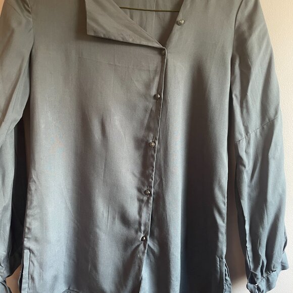 Top Size Small - Perfect for Any Occasion! - Picture 5 of 6